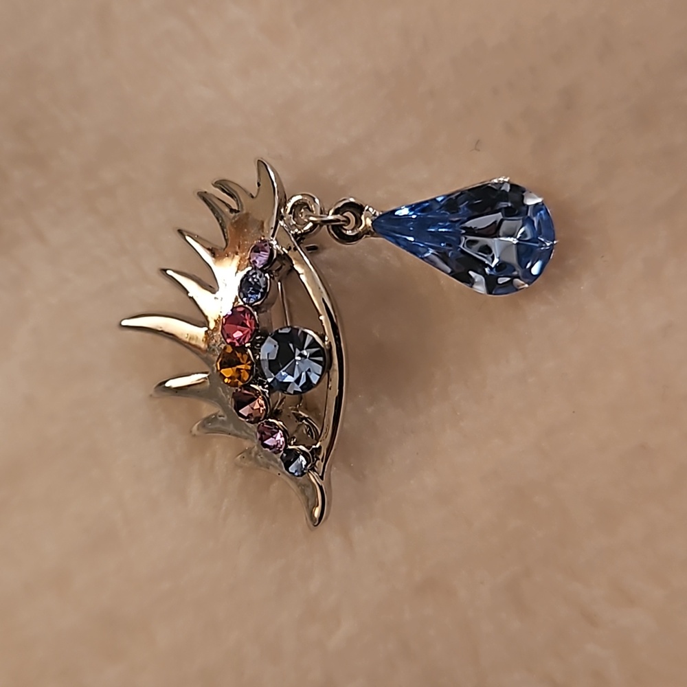 NWOT blue eye Brooch pin